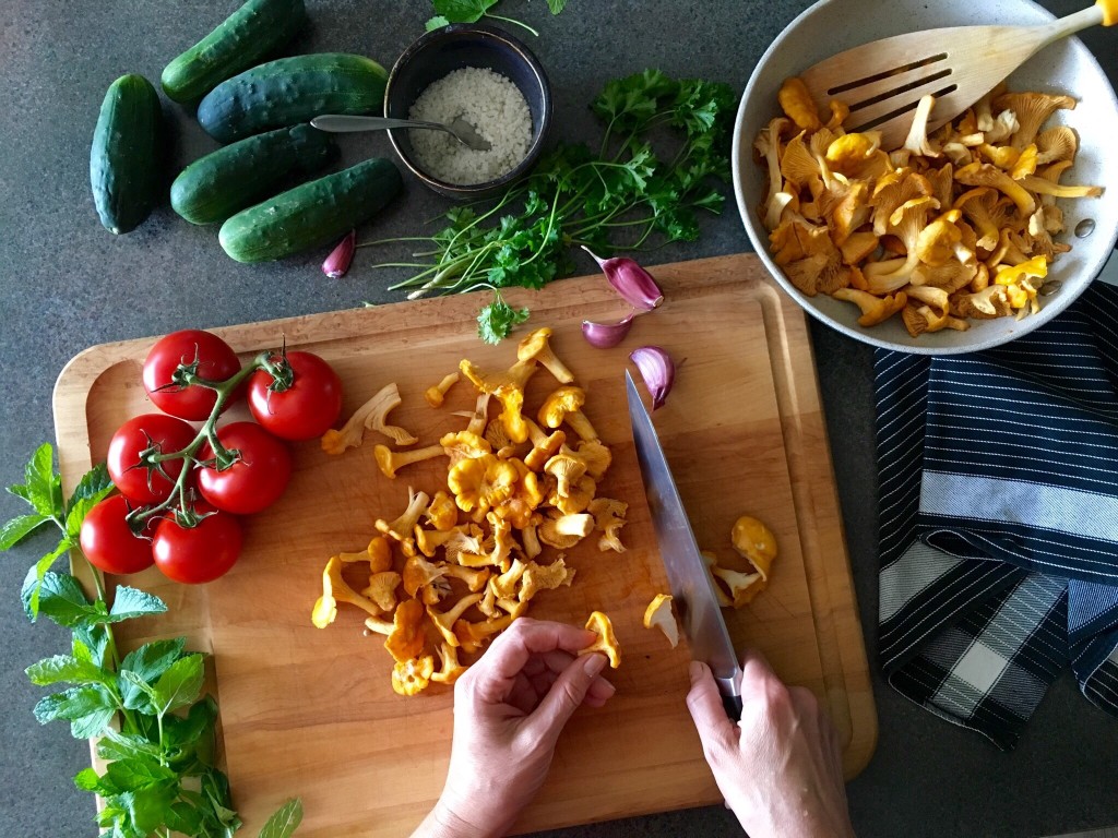 Selber kochen ist gesünder und preiswerter als Convenience Food. Foto: opkirilka via Twenty20