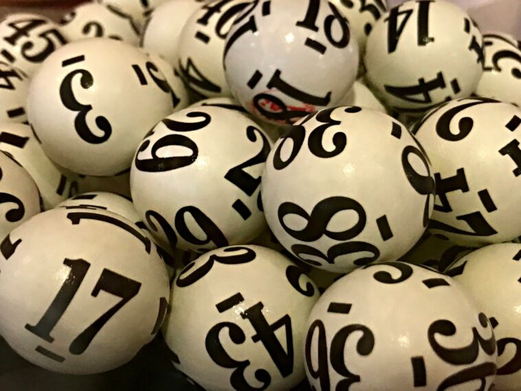 Die Kosten eines Lottoscheins differieren von Bundesland zu Bundesland. Foto: photosbykathys via Twenty20