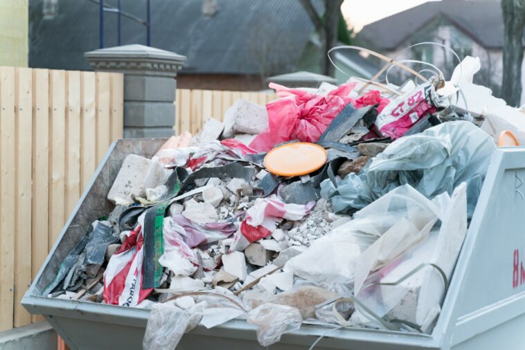 Um eine Messi Wohnung zu entrümpeln, bedarf es oft eines Containers. Foto TatianaMara via Twenty20