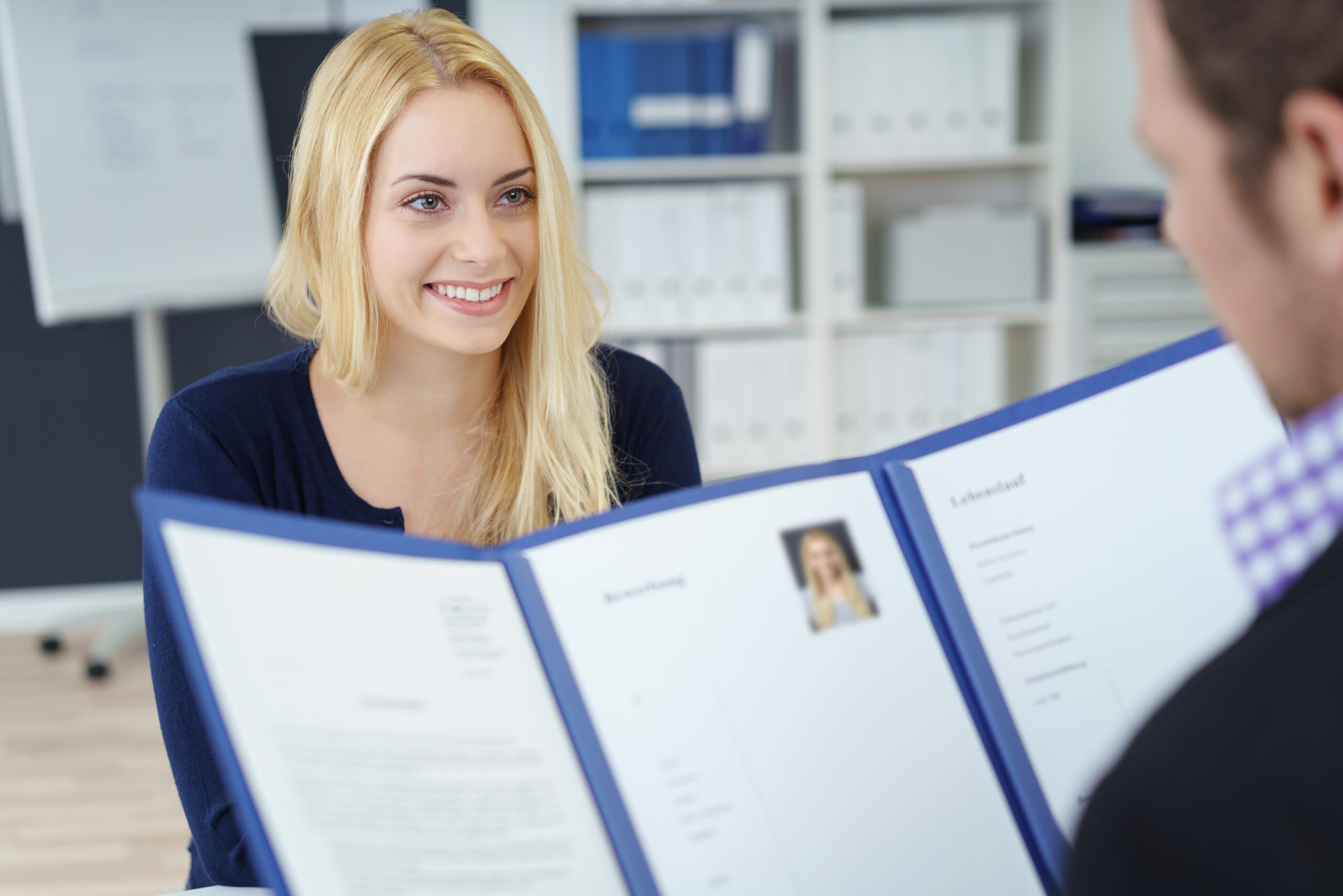 Im Rahmen einer Bewerbung können Kosten von 100 Euro und mehr zusammen kommen. Foto: © contrastwerkstatt /stock adobe